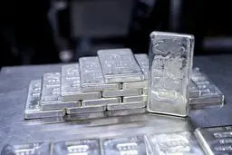 چرا قیمت نقره به بالاترین حد خود رسیده است؟
