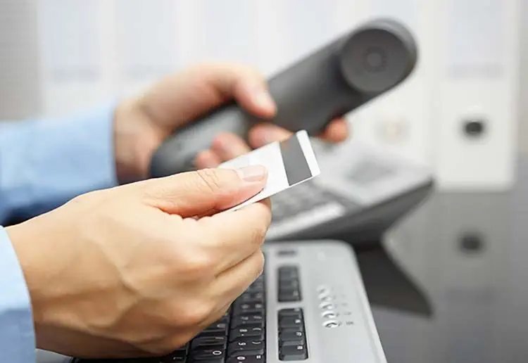برای پیگیری فوری خطاهای بانکی، با کدام شماره‌های پشتیبانی تماس بگیریم؟