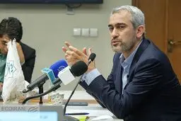 وزیر اقتصاد:بانک های آویزان به بانک مرکزی جمع می شوند