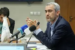 وزیر اقتصاد:بانک های آویزان به بانک مرکزی جمع می شوند