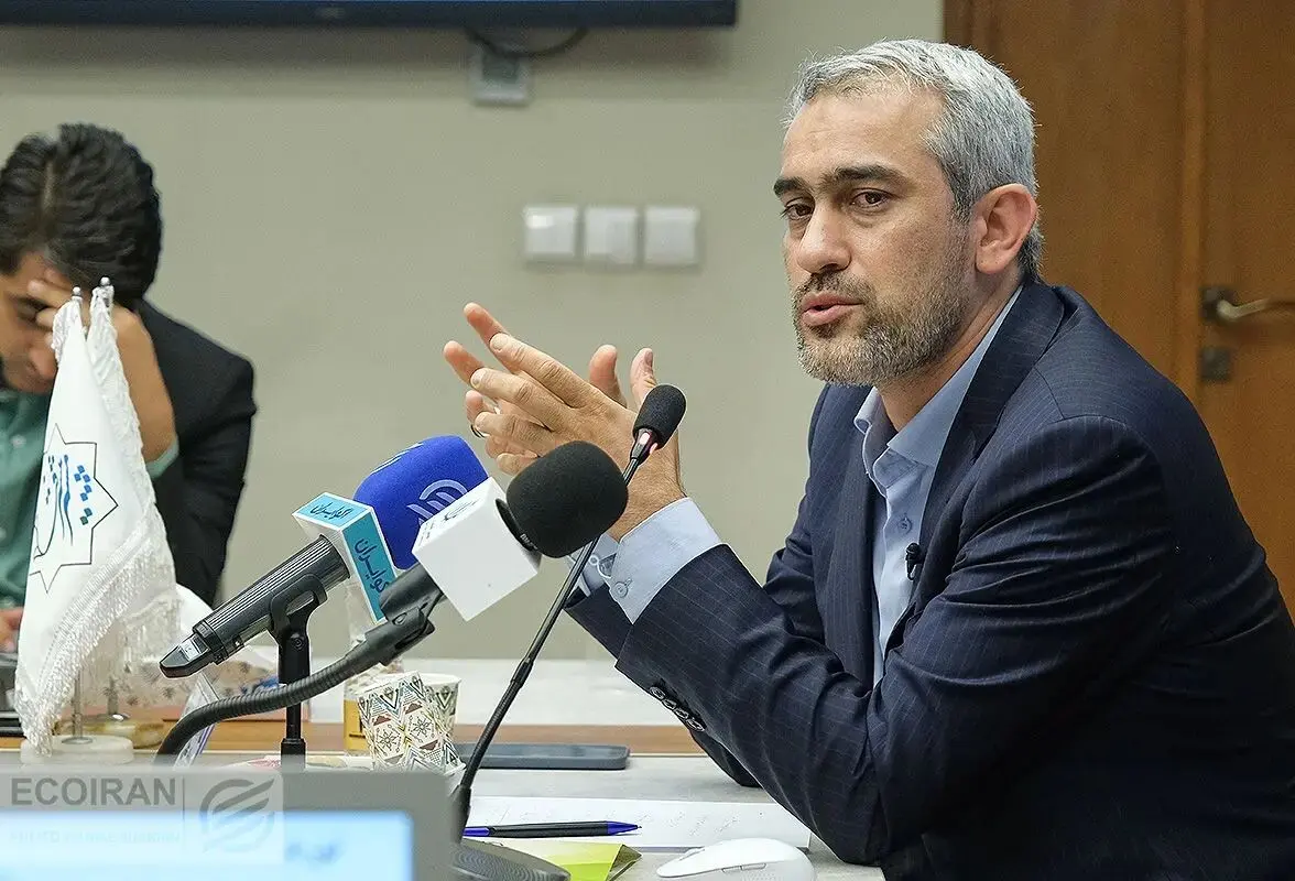 وزیر اقتصاد:بانک های آویزان به بانک مرکزی جمع می شوند
