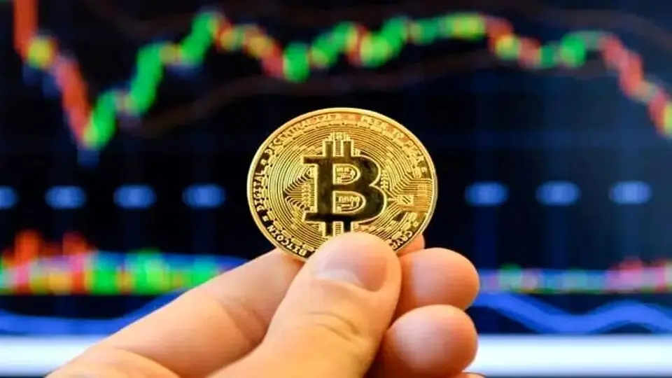 بیت‌کوین از جمع ۱۰ دارایی برتر جهان حذف شد
