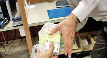 سهامداران خرد به جای فروش سهم، وام بگیرند