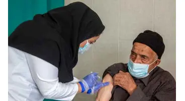 واکنش مخاطبان به مشکلات تزریق دز دوم واکسن کرونا به سالمندان / «تن آدم می‌لرزد»