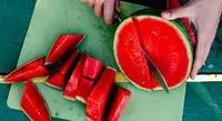 مصرف هندوانه برای این افراد به شدت ممنوع!