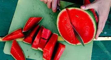 مصرف هندوانه برای این افراد به شدت ممنوع!