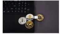 پیش‌بینی بیت‌کوین ۷۰۰ هزار دلاری! / کدام رمزارز جای بیت‌کوین را می‌گیرد؟
