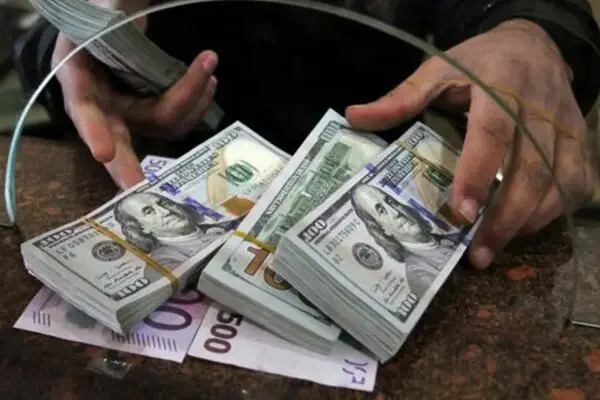 سهمیه فروش ارز به شرکت‌ها ۵ برابر شد/ سقف فروش ارز به بالای ۱۸ ساله‌ها + جزئیات 