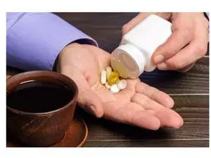 عواقب ناگوار در انتظار افرادی که اینگونه دارو می خورند