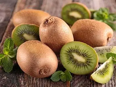 آیا خوردن پوست کیوی خطرناک است؟