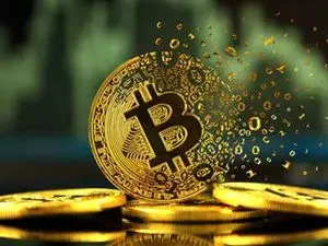 حواستان به احتمال سقوط بیت کوین باشد