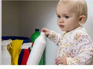 اگر کودک مواد شوینده خورد چه کنیم؟
