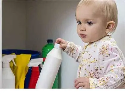 اگر کودک مواد شوینده خورد چه کنیم؟