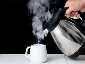 خواص شگفت انگیز نوشیدن آب داغ که نمی دانستید