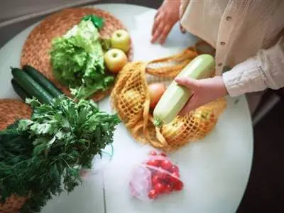 ۱۰ ماده غذایی که بدن را به خوبی آبرسانی می‌کنند