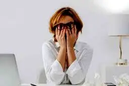 ۸ پیام هشداری که سکسکه کردن در مورد وضعیت سلامتی شما دارد