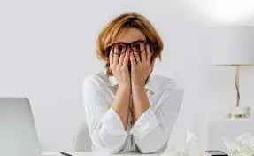 ۸ پیام هشداری که سکسکه کردن در مورد وضعیت سلامتی شما دارد