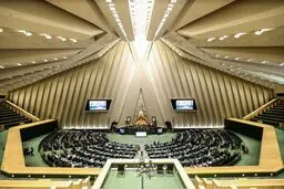 ۱۳۸ نماینده از سران قوا پیگیر برخورد جدی با بانک آینده شدند! + متن نامه