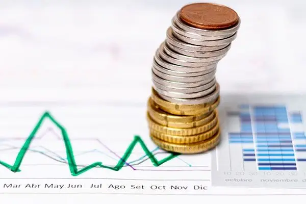 بهتربن سرمایهگذاری در سال ١۴٠٣؛ طلا، سکه یا دلار؟