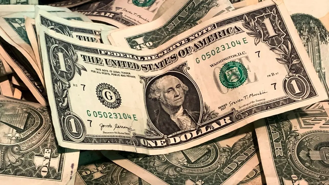 قیمت دلار بازار آزاد ارزان شد / دلار بخریم یا نه؟ /پیش‌بینی قیمت دلار در روزهای آینده