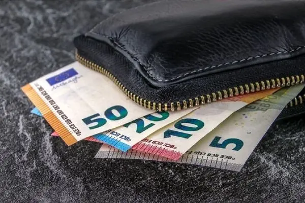 نگهداری ارز؛ کدام روش سود بیشتری برای اسکناس‌های ارزی شما می‌سازد؟