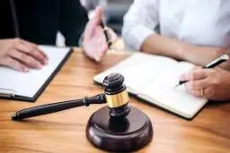 تکلیف دادگاه در قبال سند جعلی: معدوم سازی یا اعلام بی اعتباری؟