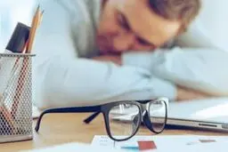 ۵ عادت به‌ ظاهر سالم که به سلامت شما آسیب می زنند