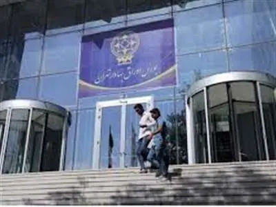 دستور همتی برای روشنگری درباره پرداخت وام به هیأت مدیره بورس