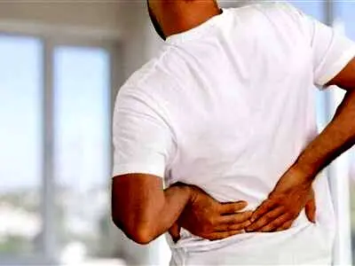 حذف این سه عامل کمردردتان را کاهش می‌ دهد