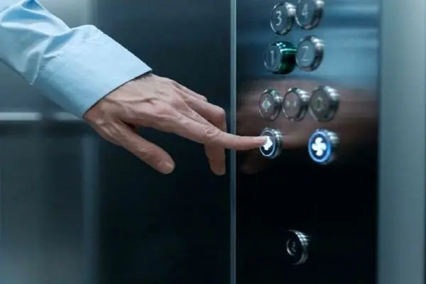 چگونه در شرایط بحرانی از آسانسور خارج شویم؟