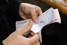 زمان واریز حقوق کارمندان و بازنشستگان