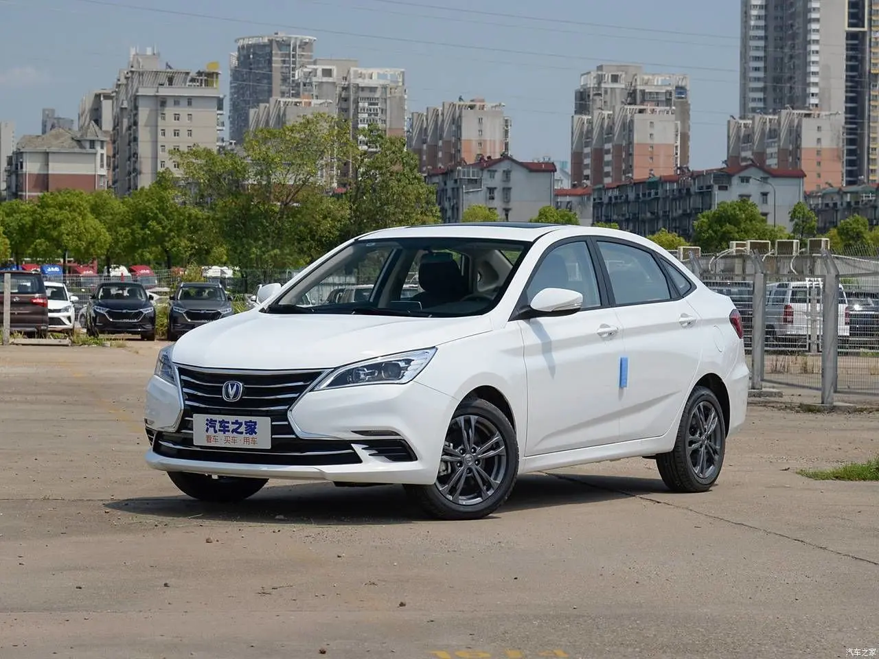 رونمایی از محصول جدید ایران خودرو مشخصات  / لگوی ایران خودرو هم تغییر کرد + تصاویر