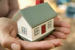 اگر سال ۱۳۹۴ یک واحد ۵۰ متری می‌خریدیم، امروز چقدر پول داشتیم؟