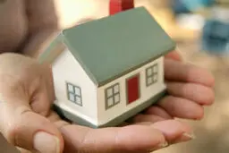 اگر سال ۱۳۹۴ یک واحد ۵۰ متری می‌خریدیم، امروز چقدر پول داشتیم؟