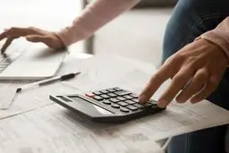 کمیسیون بنگاه املاک و ماشین ۱۴۰۴: راهنمای کامل محاسبه