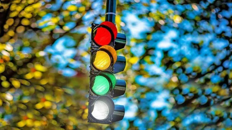 یک رنگ جدید به چراغ راهنمایی اضافه می شود! 