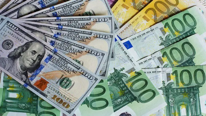 نرخ ارز در بازارهای مختلف 17 اردیبهشت/ دلار و یورو گران شد