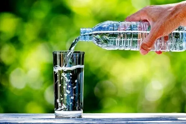 ۷ عادت اشتباه که بدن شما را بی‌صدا دچار کم‌آبی می‌کند