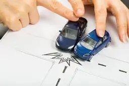 قانون تصادف ۵۰-۵۰ چیست و خسارت آن چگونه پرداخت می شود؟