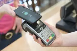 تسخیر تراکنش‌ها بدون کارت فیزیکی / چه بانک‌هایی کهربا را فعال کرده‌اند؟