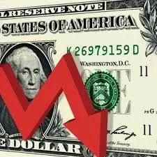 سقوط دلار به قعر تاریخی 