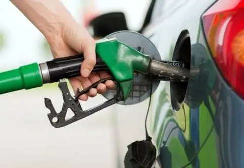 حجم بالای بنزین ۳ هزار تومانی در کارت‌ها؛ نیازی به کارت جایگاه‌ها نیست