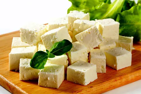 خوردن پنیر با این ۱۶ ماده غذایی ممنوع!