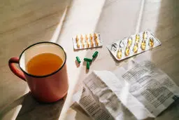 آیا خوردن دارو با چای و قهوه خطرناک است؟ 