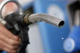 بنزین و گازوئیل سال آینده با چه قیمتی عرضه می‌شود؟