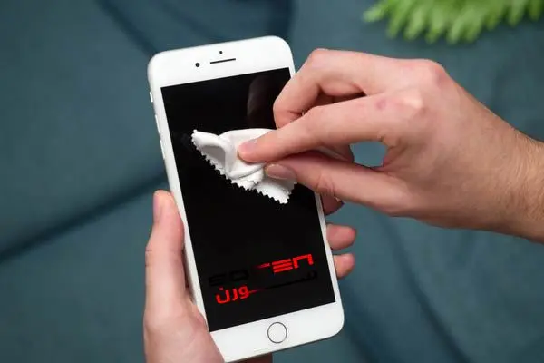 چگونه گوشی خود را بدون آسیب رساندن به آن تمیز کنم؟ 