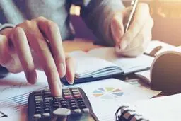 سر و سامان دادن اوضاع مالی با ۶ پرسش از خود 